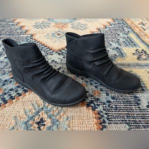 Clarks Cloudstepper Black Suede Ankle Boots Size 8.5